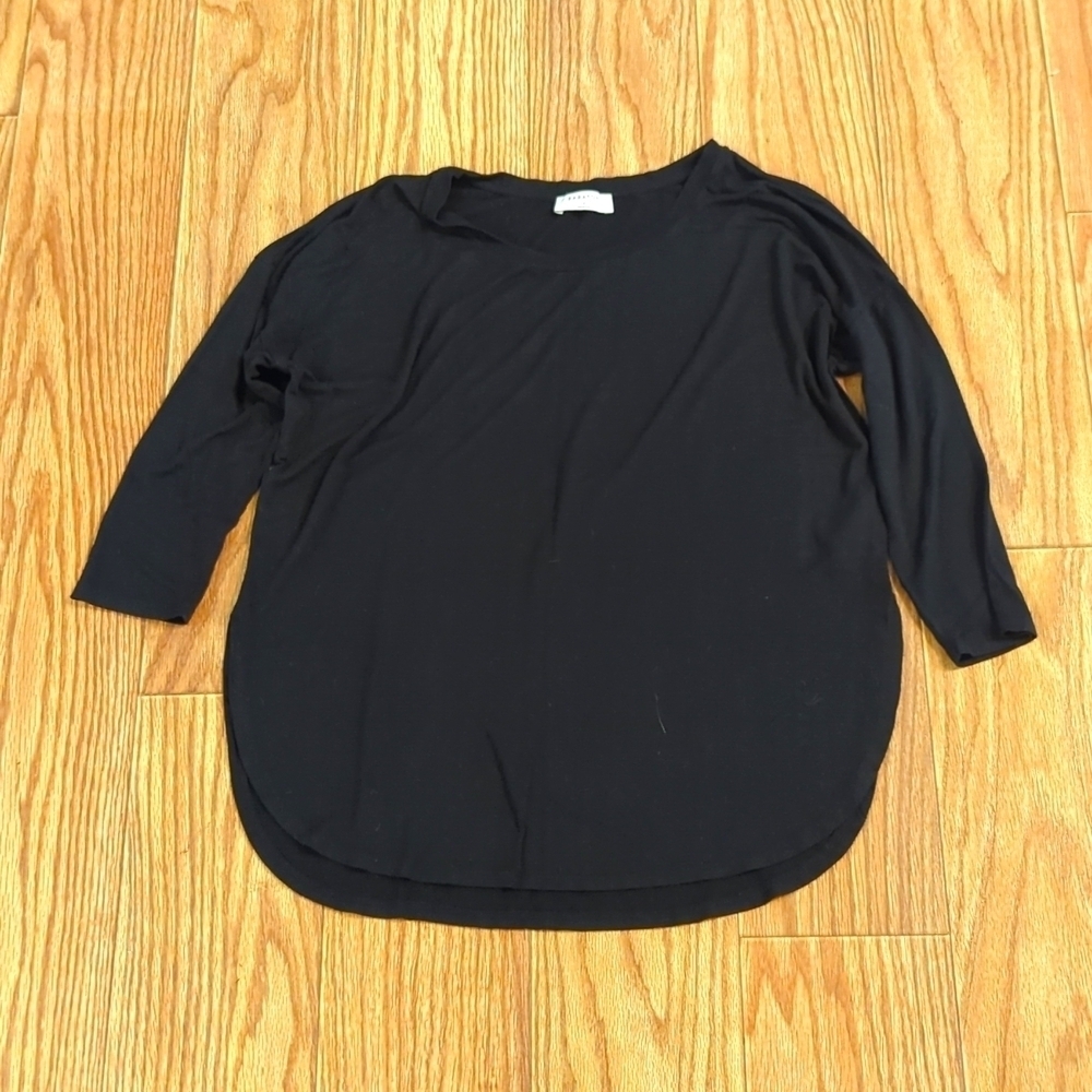 Black 3/4-sleeve shirt round hem size small Babaton by Aritzia soft stretchy